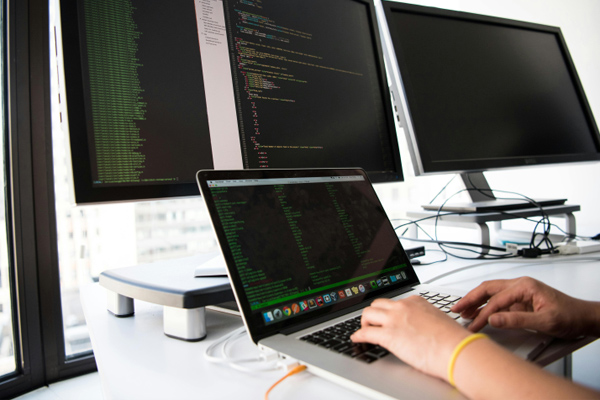 無(wú)管道無(wú)機(jī)房過(guò)濾系統(tǒng)：泳池過(guò)濾設(shè)備的技術(shù)革命:泳池設(shè)備